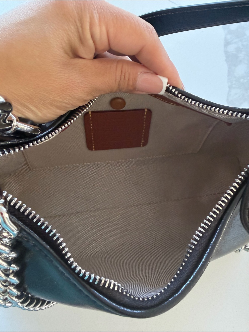 Coach Juliet Shoulder Bag 25 in black glazed - Picture 4 of 5